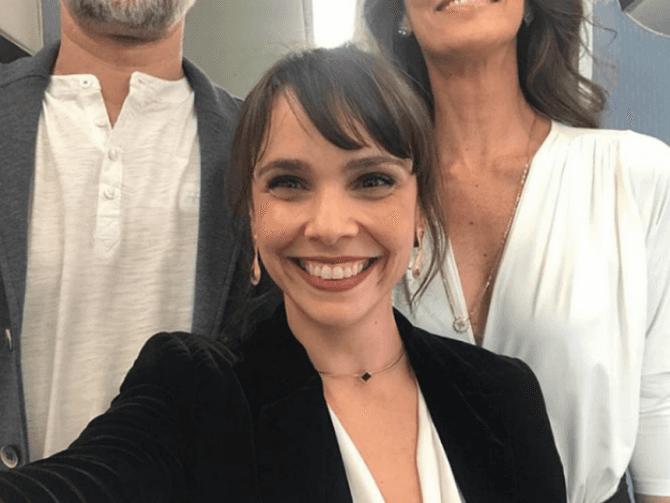 Débora Falabella faz piada com tamanho (Foto: Reprodução)
