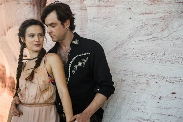 Clara (Bianca Bin) e Gael (Sergio Guizé) em 'Outro Lado do Paraíso' (Foto: Globo/Raquel Cunha) Clara (Bianca Bin) e Gael (Sergio Guizé) em 'Outro Lado do Paraíso' (Foto: Globo/Raquel Cunha)