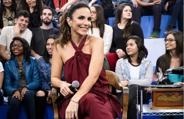 Ivete Sangalo no Altas Horas (Foto: Ramón Vasconcellos/Globo)