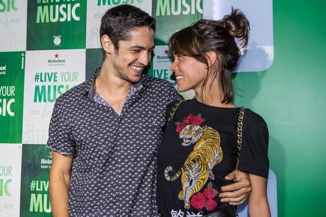 O ator Gabriel Leone e a namorada, Carla Salle (Foto: Divulgação) O ator Gabriel Leone e a namorada, Carla Salle (Foto: Divulgação)