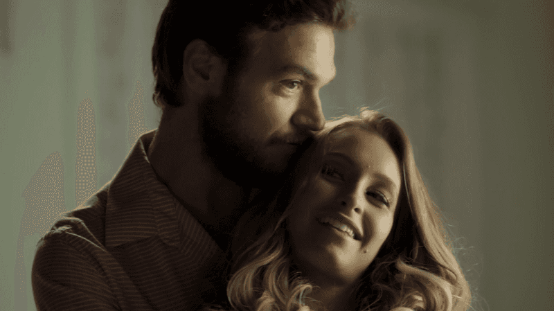 Rubinho (Emílio Dantas) e Carine (Carla Diaz) em cena de "A Força do Querer" (Foto: Reprodução/Globo) Rubinho (Emílio Dantas) e Carine (Carla Diaz) em cena de "A Força do Querer" (Foto: Reprodução/Globo)