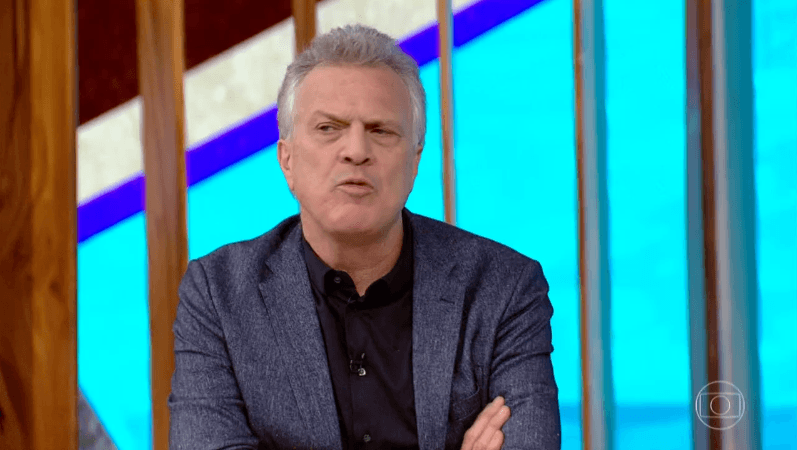 Pedro Bial no comando de seu talk show (Foto: Reprodução/Globo) Pedro Bial no comando de seu talk show (Foto: Reprodução/Globo)