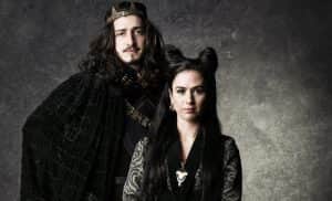 Rodolfo (Johnny Massaro) e Lucrécia (Tatá Werneck) em "Deus Salve o Rei" (Foto: Globo/Sergio Zalis) Rodolfo (Johnny Massaro) e Lucrécia (Tatá Werneck) em "Deus Salve o Rei" (Foto: Globo/Sergio Zalis)