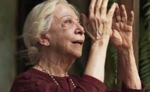 Fernanda Montenegro é Mercedes em "O Outro Lado do Paraíso" (Foto: Reprodução) Fernanda Montenegro é Mercedes em "O Outro Lado do Paraíso" (Foto: Reprodução)