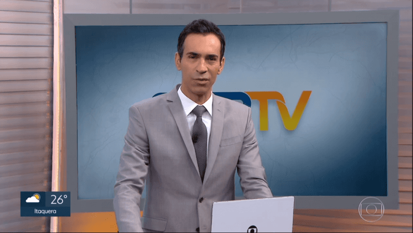 César Tralli na bancada do Jornal Nacional da Globo deverá migrar para a CNN Brasil (Foto: Reprodução)