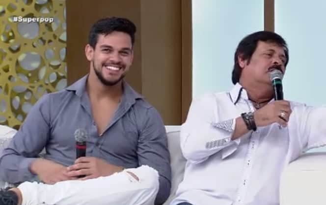 Caíque é o filho de Carlinhos Aguiar. O bonitão apareceu ao vivo no programa SuperPop. (Foto: Reprodução/RedeTV Caíque é o filho de Carlinhos Aguiar. O bonitão apareceu ao vivo no programa SuperPop. (Foto: Reprodução/RedeTV