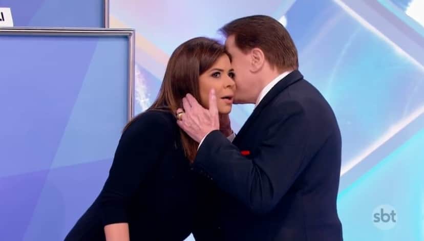 Silvio Santos conversa com a apresentadora Mara Maravilha durante o Jogo dos Pontinhos. (Foto: Reprodução) Silvio Santos conversa com a apresentadora Mara Maravilha durante o Jogo dos Pontinhos. (Foto: Reprodução)