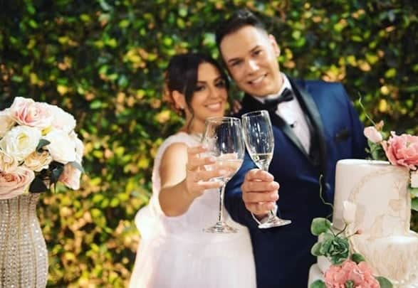 Tiago Barnabé ao lado da esposa, Adriane Domingues em seu casamento (Foto: Reprodução/Instagram) Tiago Barnabé ao lado da esposa, Adriane Domingues em seu casamento (Foto: Reprodução/Instagram)