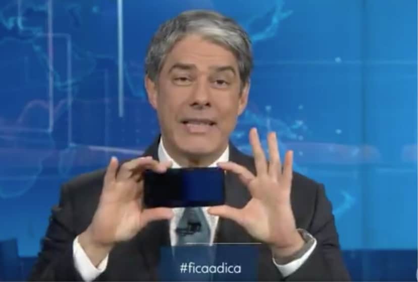 William Bonner surpreendeu ao ensinar filmagem pelo celular (Foto reprodução) William Bonner surpreendeu ao ensinar filmagem pelo celular (Foto reprodução)