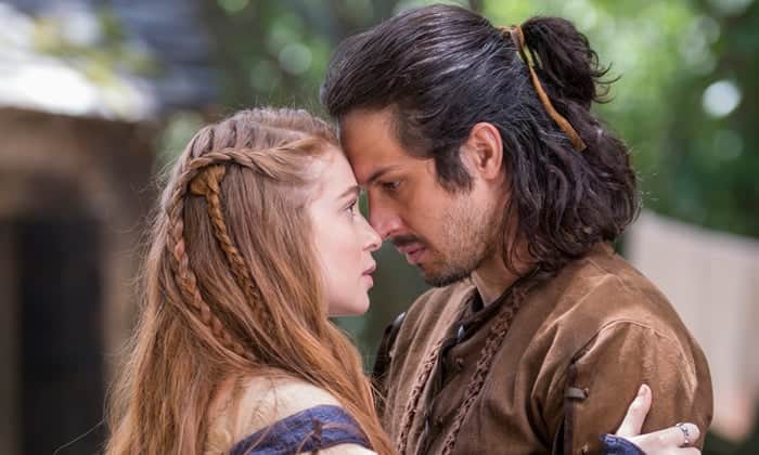 Amália (Marina Ruy Barbosa) e Afonso (Romulo Estrela) em Deus Salve o Rei (Foto: Globo/Marília Cabral) Amália (Marina Ruy Barbosa) e Afonso (Romulo Estrela) em Deus Salve o Rei (Foto: Globo/Marília Cabral)