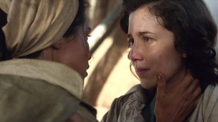 Luzia (Nanda Costa) e Emília (Marjorie Estiano) se reencontram no final de Entre Irmãs (Foto: Reprodução/Globo) Luzia (Nanda Costa) e Emília (Marjorie Estiano) se reencontram no final de Entre Irmãs (Foto: Reprodução/Globo)