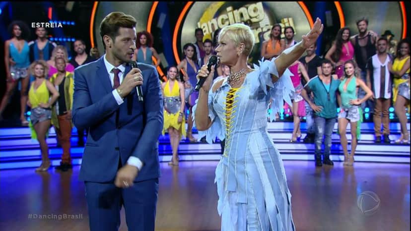 A apresentadora Xuxa Meneghel e o repórter Leandro Lima no Dancing Brasil. (Foto: Reprodução/Record) A apresentadora Xuxa Meneghel e o repórter Leandro Lima no Dancing Brasil. (Foto: Reprodução/Record)