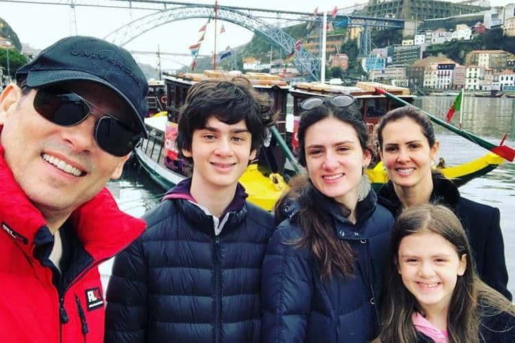 Celso Portiolli curte as férias com a esposa e filhos na Itália Celso Portiolli curte as férias com a esposa e filhos na Itália