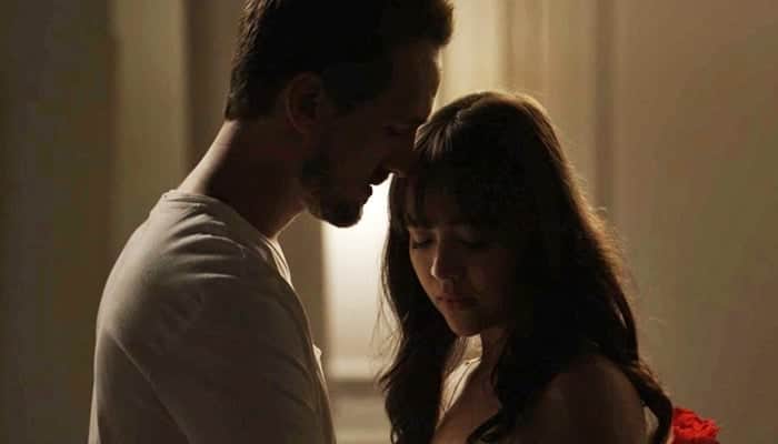 Rafael (Igor Angelkorte) e Laura (Bella Piero) em cena de O Outro Lado do Paraíso (Foto: Divulgação/Globo)