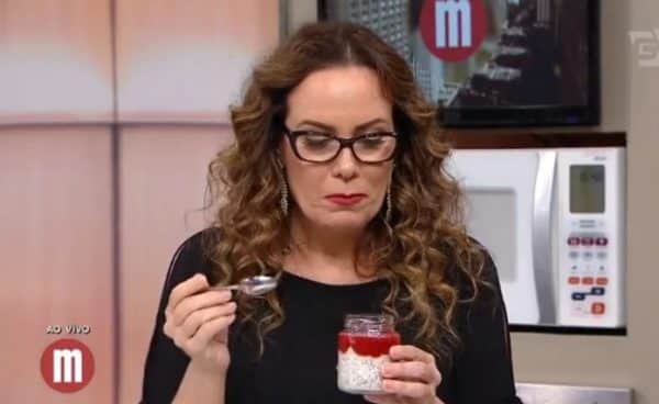 Regina Volpato comendo doce no Mulheres. (Foto - reprodução). Regina Volpato comendo doce no Mulheres. (Foto - reprodução).