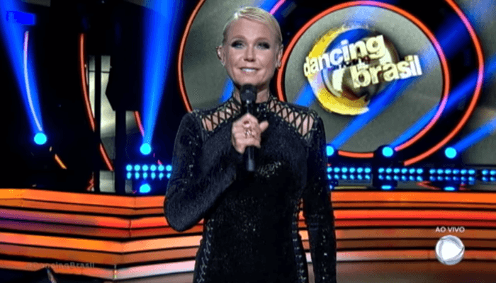 Xuxa no comando do Dancing Brasil 3 (Foto: Reprodução/Record) Xuxa no comando do Dancing Brasil 3 (Foto: Reprodução/Record)