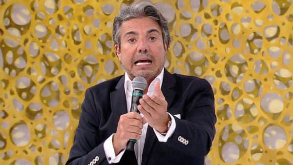João Kléber da RedeTV! fala sobre pessoas falsas que vivem ao redor dele João Kléber da RedeTV! fala sobre pessoas falsas que vivem ao redor dele