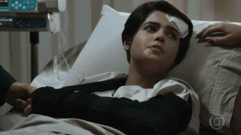 Adriana está com câncer nos rins em O Outro Lado do Paraíso. (Foto: Reprodução/TV Globo)