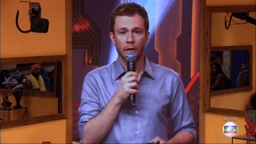 Tiago Leifert anunciou eliminação em estúdio do BBB18 (Foto: Reprodução)
