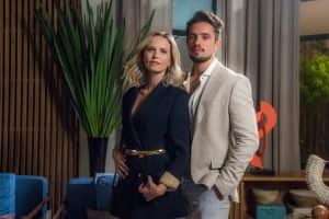 Fabiana (Fernanda Rodrigues) e Renato (Rafael Cardoso) em O Outro Lado do Paraíso (Foto: Globo/Raquel Cunha) Fabiana (Fernanda Rodrigues) e Renato (Rafael Cardoso) em O Outro Lado do Paraíso (Foto: Globo/Raquel Cunha)