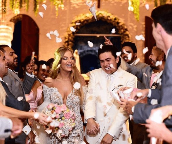 Whindersson Nunes se casou com Luísa Sonza e recebeu convidados como Simone e Simaria.