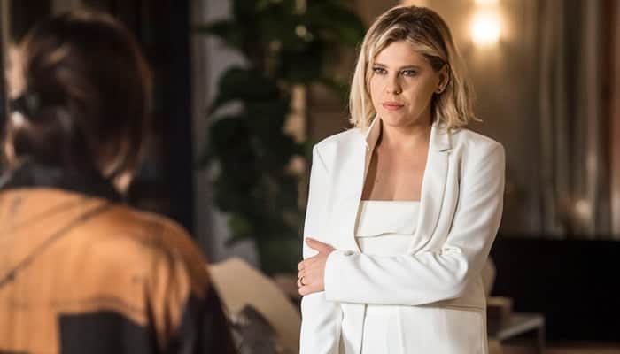 Jô (Barbara Paz) e Beth (Gloria Pires) em cena de O Outro Lado do Paraíso (Foto: Globo/Mauricio Fidalgo) Jô (Barbara Paz) e Beth (Gloria Pires) em cena de O Outro Lado do Paraíso (Foto: Globo/Mauricio Fidalgo)