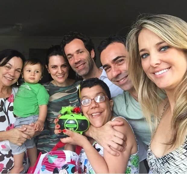 César Tralli, Ticiane Pinheiro e familiares do jornalista (Foto: Reprodução/Instagram) César Tralli, Ticiane Pinheiro e familiares do jornalista (Foto: Reprodução/Instagram)