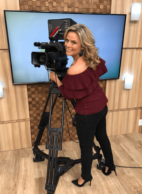Maria nos bastidores da TV Aparecida (Foto: Divulgação) Maria nos bastidores da TV Aparecida (Foto: Divulgação)