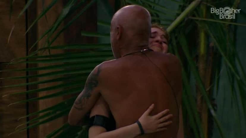Ayrton chorou de emoção ao abraçar Ana Clara (Foto: TV Globo) Ayrton chorou de emoção ao abraçar Ana Clara (Foto: TV Globo)