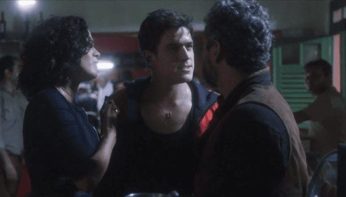 Maeve Jinkings, Marco Pigossi e Alexandre Nero no primeiro capítulo de Onde Nascem os Fortes (Foto: Reprodução/Globo) Maeve Jinkings, Marco Pigossi e Alexandre Nero no primeiro capítulo de Onde Nascem os Fortes (Foto: Reprodução/Globo)