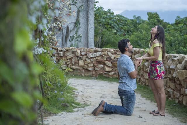 Juvenal (Anderson Di Rizzi) pede Desireé (Priscila Assum) em casamento (Foto: Globo/Mauricio Fidalgo) Juvenal (Anderson Di Rizzi) pede Desireé (Priscila Assum) em casamento (Foto: Globo/Mauricio Fidalgo)