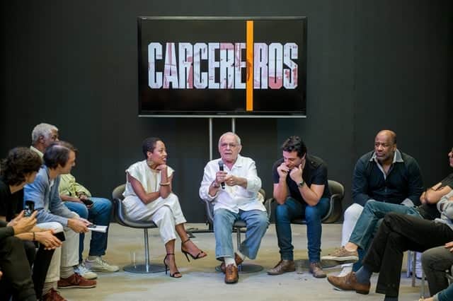 Elenco, autores e diretores de Carcereiros na coletiva da série (Foto: Globo/Gustavo Scatena) Elenco, autores e diretores de Carcereiros na coletiva da série (Foto: Globo/Gustavo Scatena)