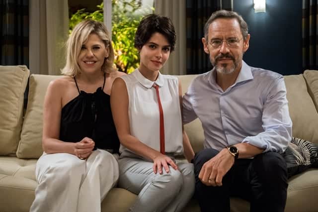 Jô (Bárbara Paz), Adriana (Julia Dalavia) e Henrique (Emílio de Mello) (Foto: Globo/Raquel Cunha) Jô (Bárbara Paz), Adriana (Julia Dalavia) e Henrique (Emílio de Mello) (Foto: Globo/Raquel Cunha)