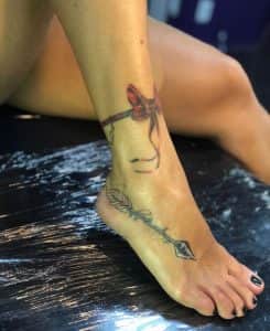 A atriz Viviane Araújo cobre tatuagem (Foto: Reprodução) A atriz Viviane Araújo cobre tatuagem (Foto: Reprodução)