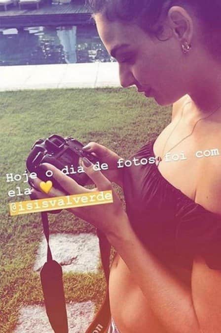 Isis Valverde exibe barriguinha de 4 meses (Foto: Reprodução/Instagram) Isis Valverde exibe barriguinha de 4 meses (Foto: Reprodução/Instagram)