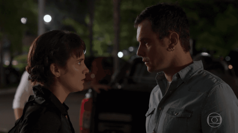 Clara (Bianca Bin) e Gael (Sergio Guizé) em cena de O Outro Lado do Paraíso (Foto: Reprodução/Globo) Clara (Bianca Bin) e Gael (Sergio Guizé) em cena de O Outro Lado do Paraíso (Foto: Reprodução/Globo)