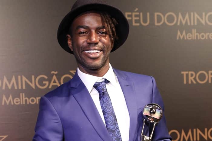 O ator Jonathan Azevedo recebe prêmio de revelação no Melhores do Ano (Foto: Globo/João Miguel Júnior) O ator Jonathan Azevedo recebe prêmio de revelação no Melhores do Ano (Foto: Globo/João Miguel Júnior)