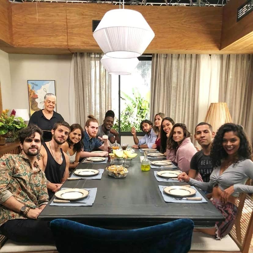 Drayson com elenco de Segundo Sol (Foto: Reprodução) Drayson com elenco de Segundo Sol (Foto: Reprodução)