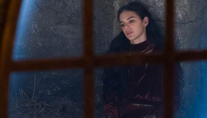 Catarina (Bruna Marquezine) na prisão em Deus Salve o Rei (Foto: Globo/Cesar Alves) Catarina (Bruna Marquezine) na prisão em Deus Salve o Rei (Foto: Globo/Cesar Alves)