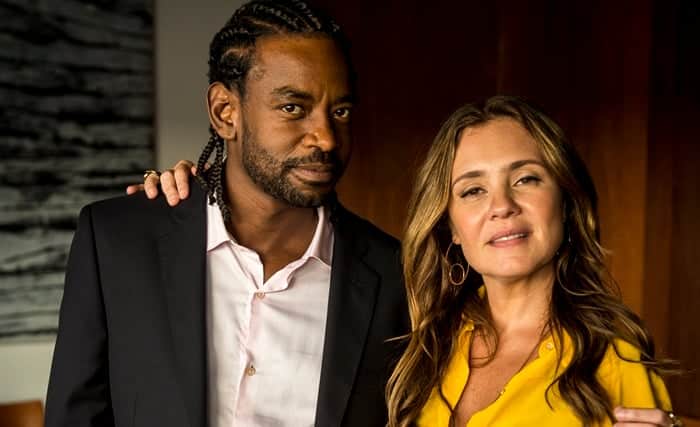 Roberval (Fabrício Boliveira) e Laureta (Adriana Esteves) em Segundo Sol (Foto: Globo/João Cotta) Roberval (Fabrício Boliveira) e Laureta (Adriana Esteves) em Segundo Sol (Foto: Globo/João Cotta)