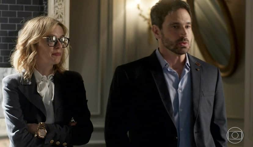 Edgar (Caco Ciocler) e Karen (Maria Luisa Mendonça) em cena de Segundo Sol (Foto: Reprodução/Globo) Edgar (Caco Ciocler) e Karen (Maria Luisa Mendonça) em cena de Segundo Sol (Foto: Reprodução/Globo)