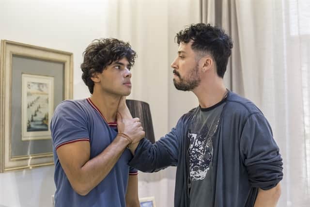 Érico (Gabriel Fuentes) e Getúlio (Arlindo Lopes) em Malhação (Foto: Globo/Marília Cabral) Érico (Gabriel Fuentes) e Getúlio (Arlindo Lopes) em Malhação (Foto: Globo/Marília Cabral)