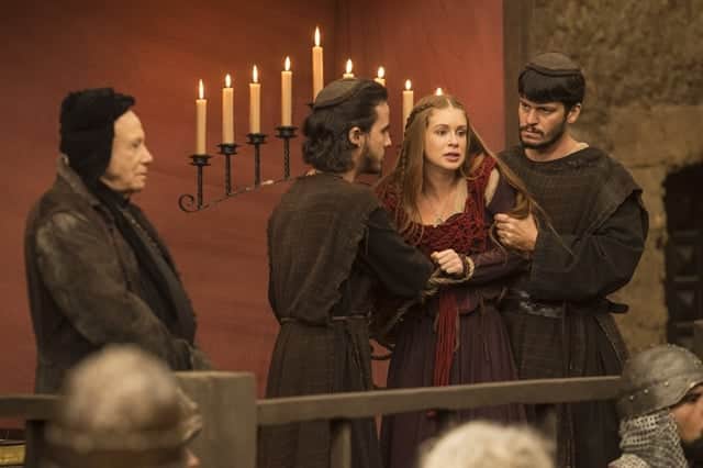 Amália (Marina Ruy Barbosa) em cena de Deus Salve o Rei (Foto: Globo/Maurício Fidalgo) Amália (Marina Ruy Barbosa) em cena de Deus Salve o Rei (Foto: Globo/Maurício Fidalgo)