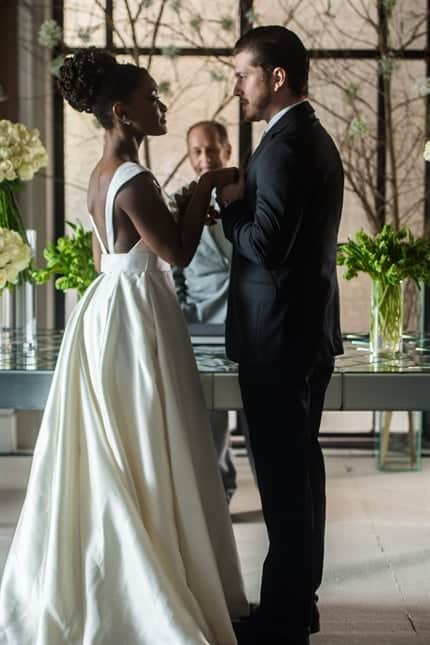 Raquel (Erika Januza) e Bruno (Caio Paduan) se casam (Foto: Globo/Raquel Cunha) Raquel (Erika Januza) e Bruno (Caio Paduan) se casam (Foto: Globo/Raquel Cunha)