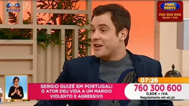 Sergio Guizé em programa de Portugal (Foto: Reprodução) Sergio Guizé em programa de Portugal (Foto: Reprodução)