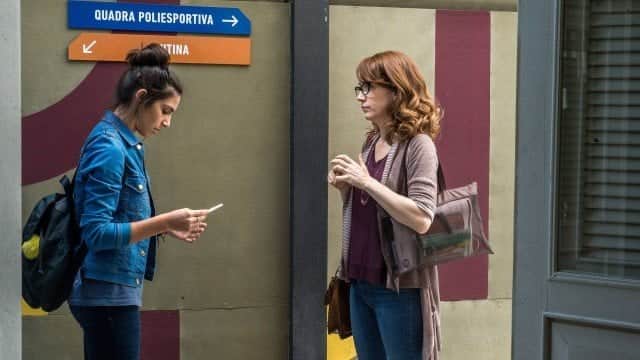 Gabriela dá teste de gravidez para Pérola, em Malhação (Foto: Raquel Cunha/ TV Globo/ Divulgação) Gabriela dá teste de gravidez para Pérola, em Malhação (Foto: Raquel Cunha/ TV Globo/ Divulgação)
