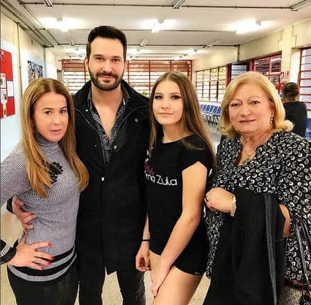 Zilu com o namorado, a sogra e a enteada Foto: Reprodução/Instagram