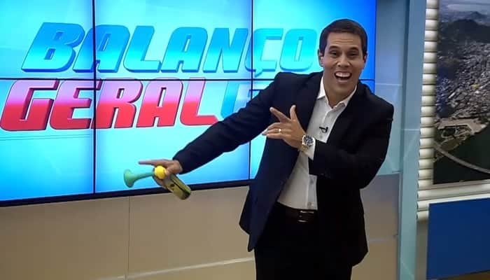 O apresentador Amaro Neto no comando do Balanço Geral ES (Foto: Reprodução/Record)