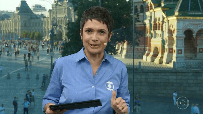 Sandra Annenberg no comando do Jornal Hoje no estúdio da Globo na Copa da Rússia (Foto: Reprodução/Globo) Sandra Annenberg no comando do Jornal Hoje no estúdio da Globo na Copa da Rússia (Foto: Reprodução/Globo)