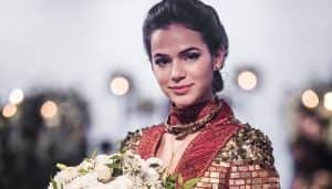 Catarina (Bruna Marquezine) em cena de Deus Salve o Rei (Foto: Globo/João Miguel Júnior) Catarina (Bruna Marquezine) em cena de Deus Salve o Rei (Foto: Globo/João Miguel Júnior)